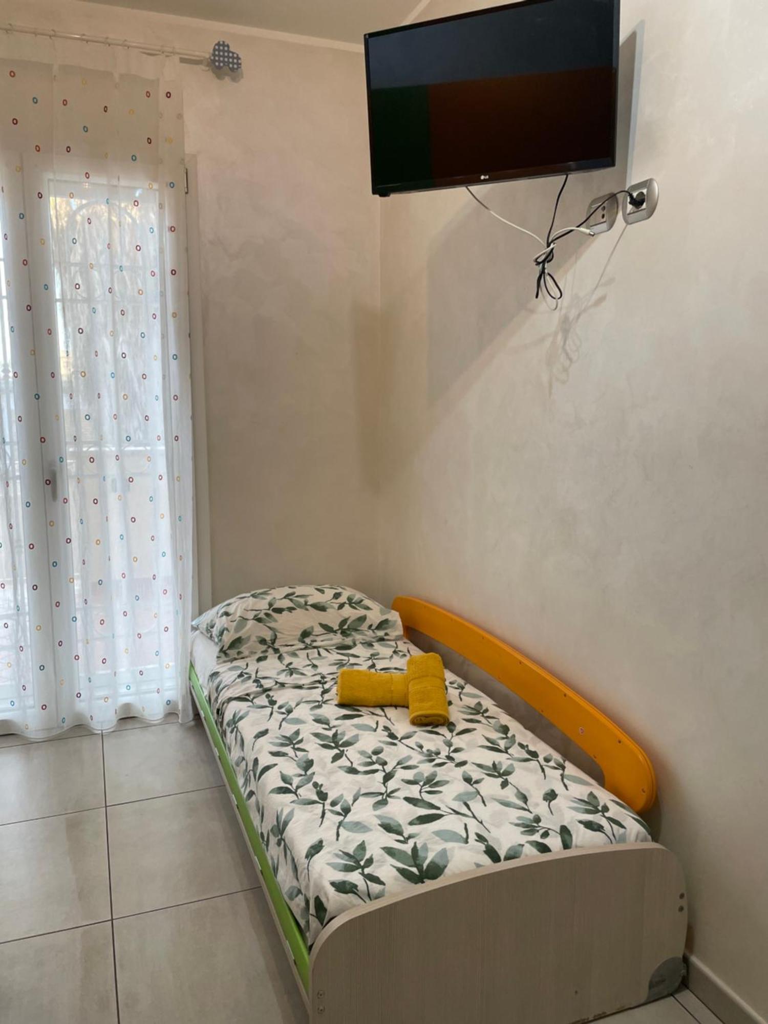 Home With Parking Near The Airport And Beach Fiumicino Exterior photo